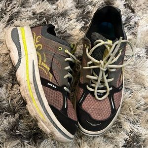 Vintage hoka bondi running shoes